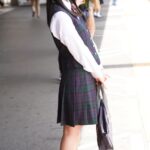 電車で痴漢 キュートなロリメガネっ娘追跡！